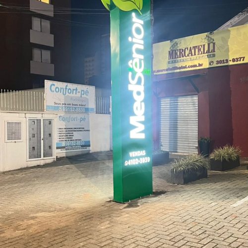 totem-com-iluminação-interna-2