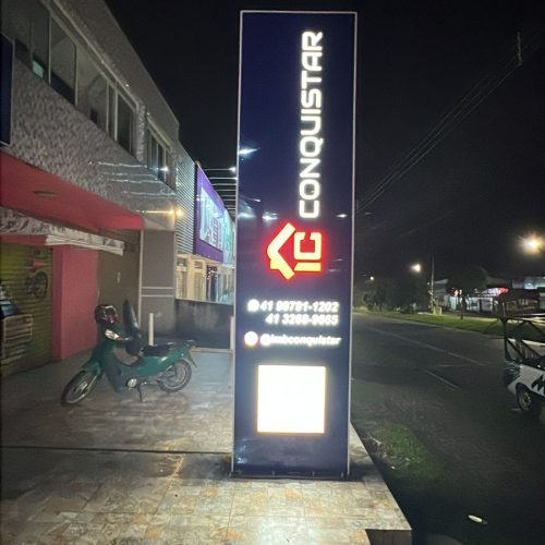 totem-com-iluminação-interna-megadigitall (1)